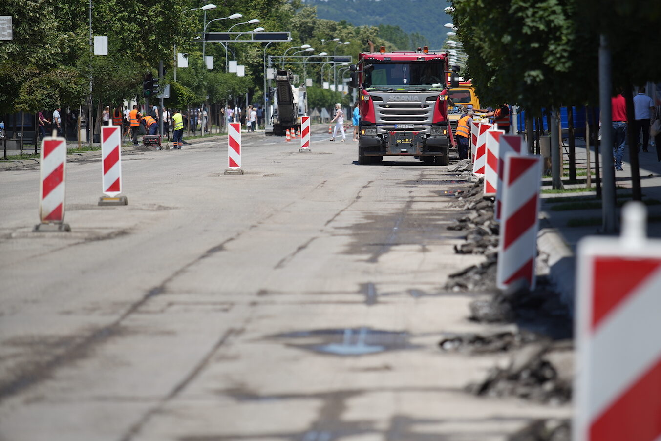 RADE PUNOM PAROM Nakon mnogo godina počela sanacija glavne ulice u centru grada