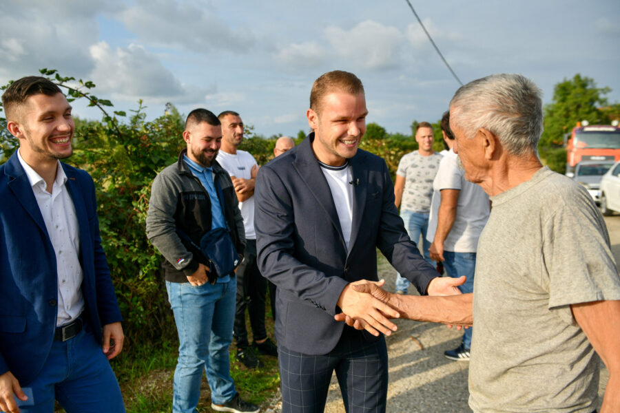 NAKON 15 GODINA ČEKANJA Voda stigla u Brkiće i Tamburiće, radi se i put