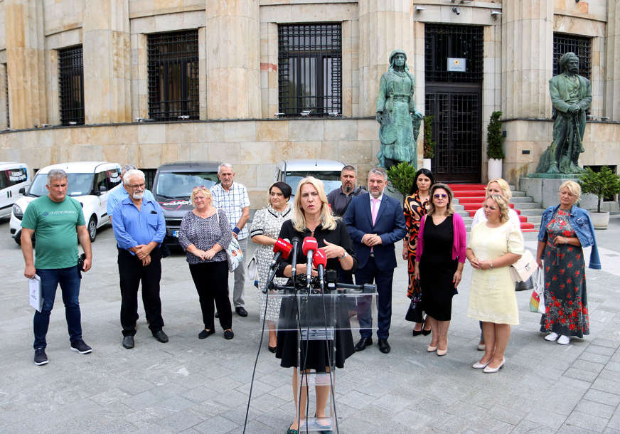 “S LJUBAVLJU HRABRIM SRCIMA” Nabavka 13 vozila kruna zajedničkog rada udruženja, građana i institucija