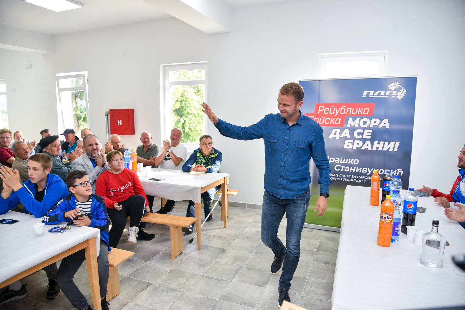 “NIJE NAS IZNEVJERIO” Stanivuković obilazi tribine, sve veća podrška Banjalučana (FOTO)