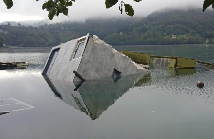 NESLAVNA PROBA Potonula prva kuća na vodi proizvedena u BiH