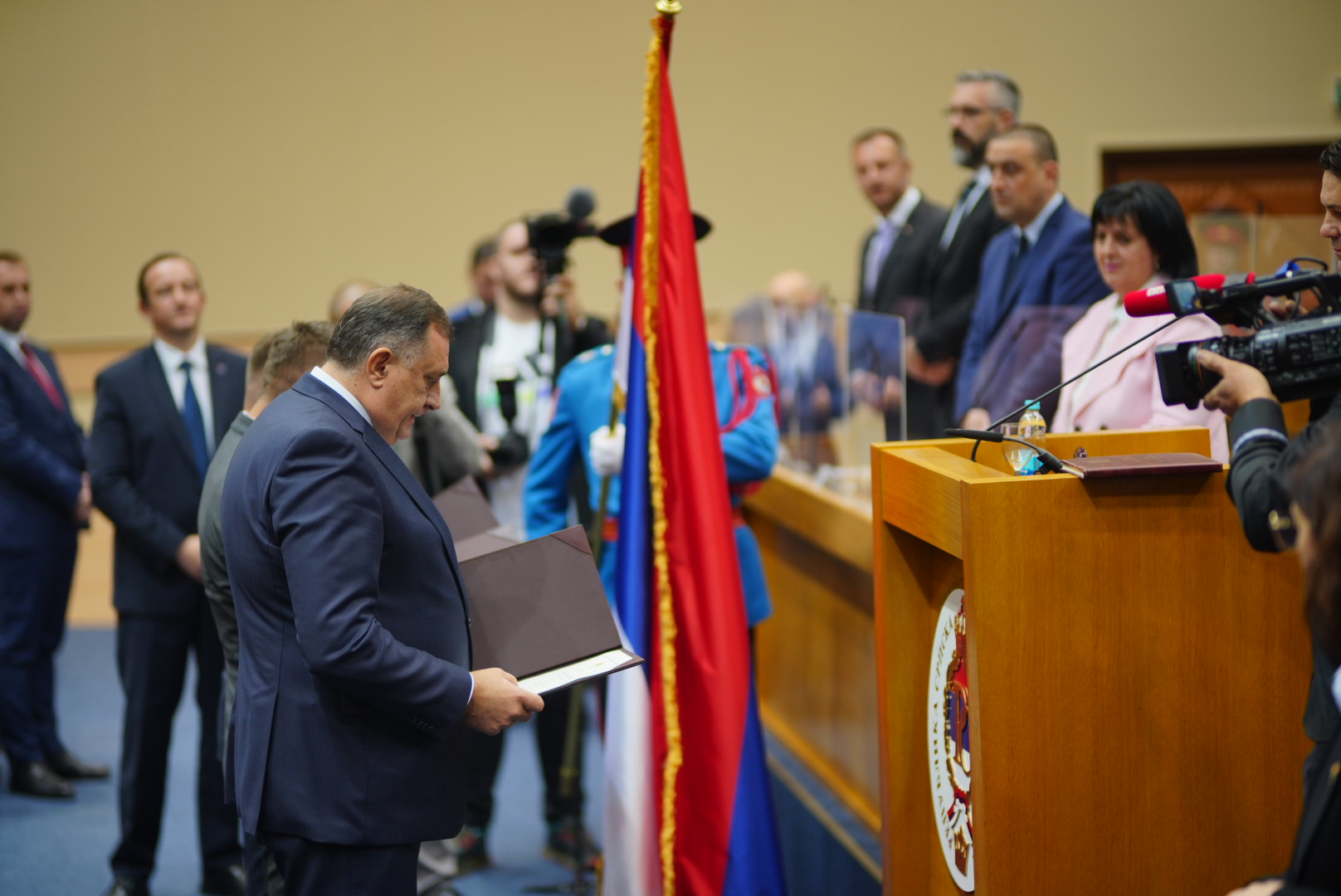 “Nikada nećemo biti podanici” Dodik POLOŽIO ZAKLETVU za predsjednika Srpske (FOTO)