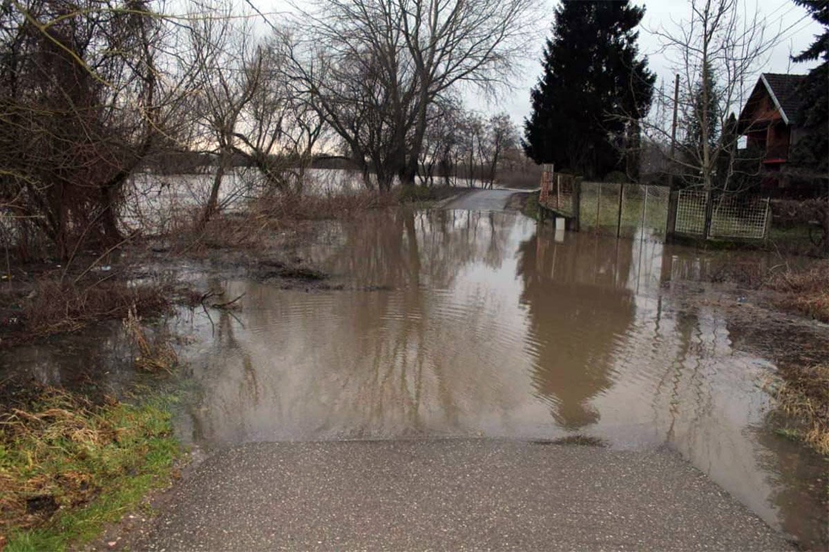 Poplavni talas stigao u Srbiju, raste Dunav