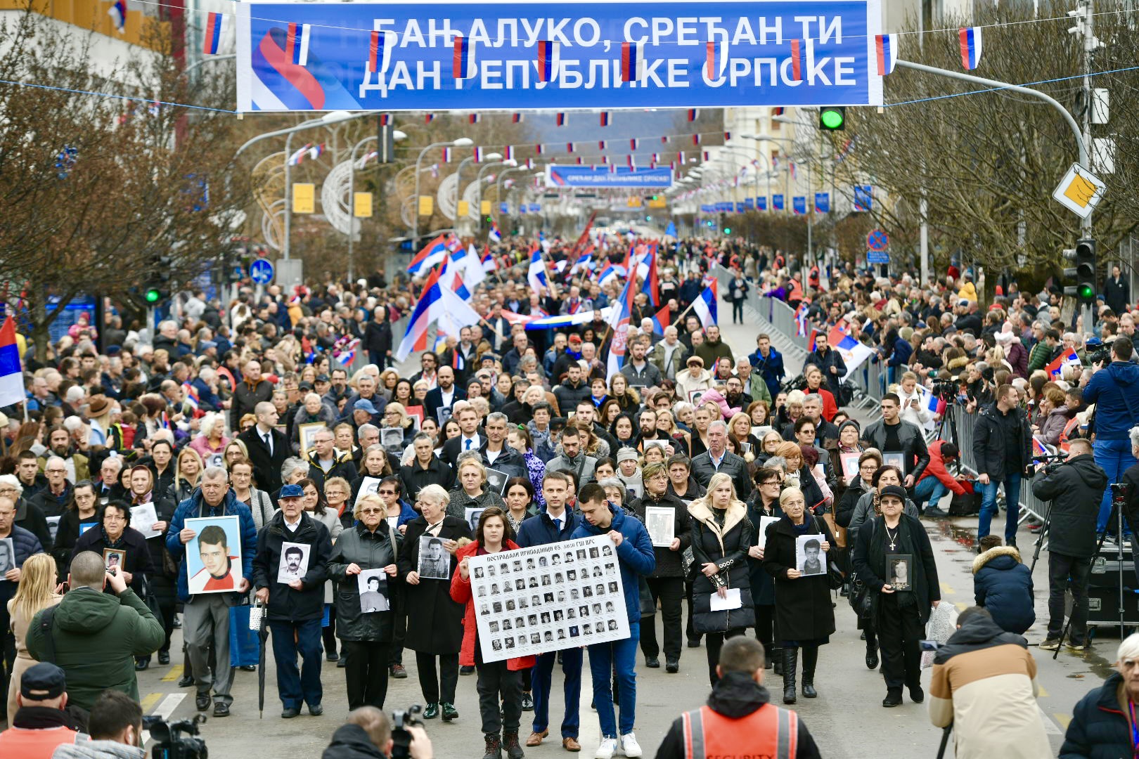 POTEZ NEDJELJE Hodom časti u Banjaluci obilježen Dan Republike Srpske