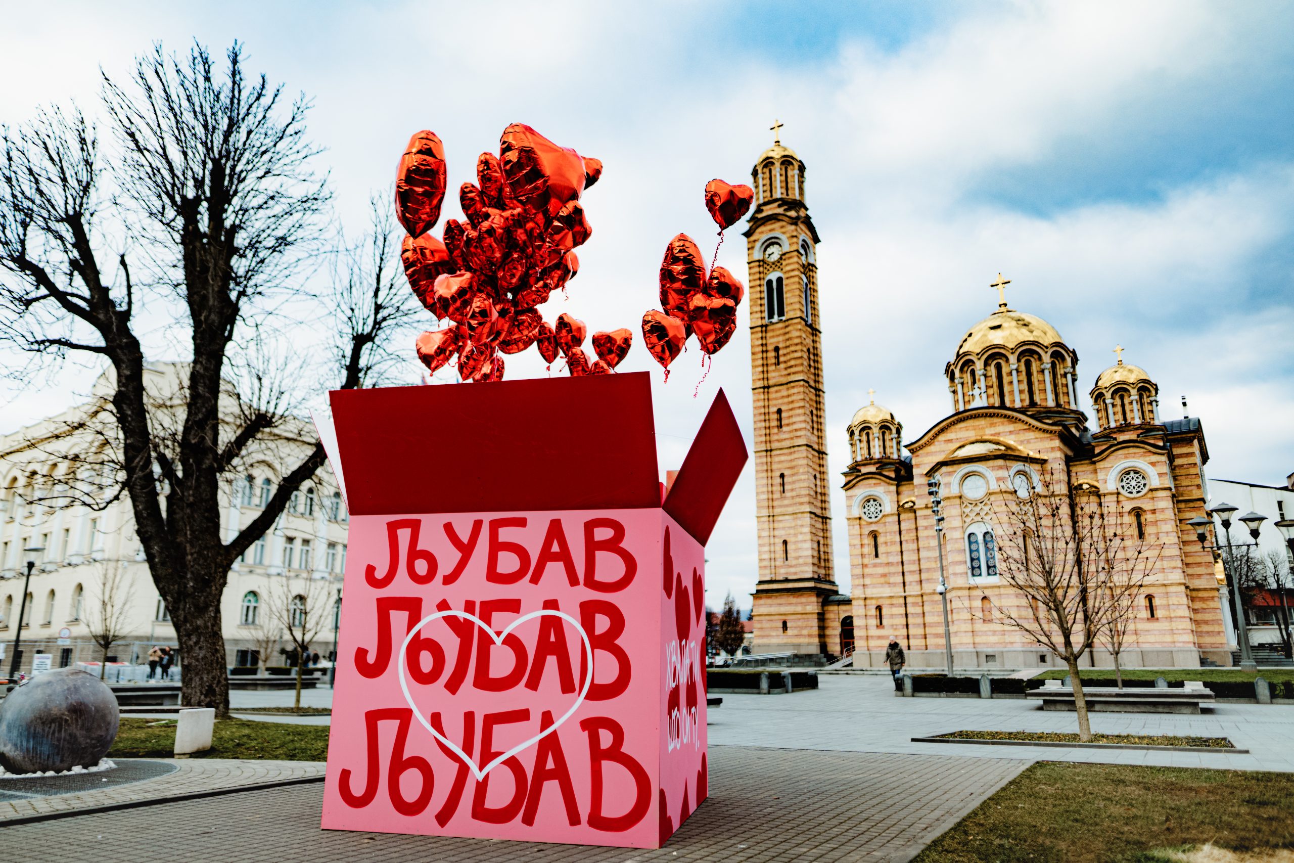 ZALJUBLJENI POŽURITE Gradonačelnik poklanja putovanje u Pariz (FOTO)