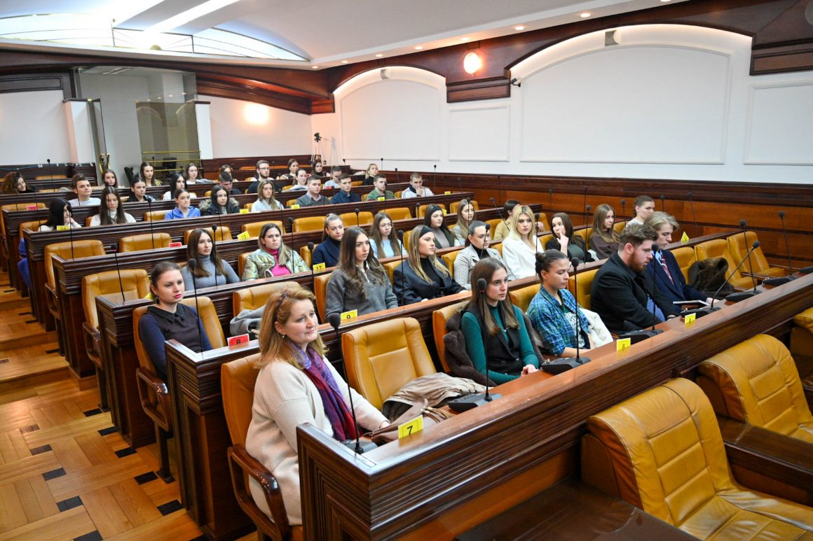 Učenici završnih razreda Gimnazije u posjeti Gradskoj upravi Banjaluka