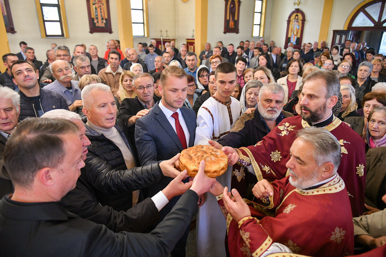 KUM SLAVE Stanivuković na molitvi povodom praznika Svetog Vasilija Ostroškog u Hramu u Priječanima