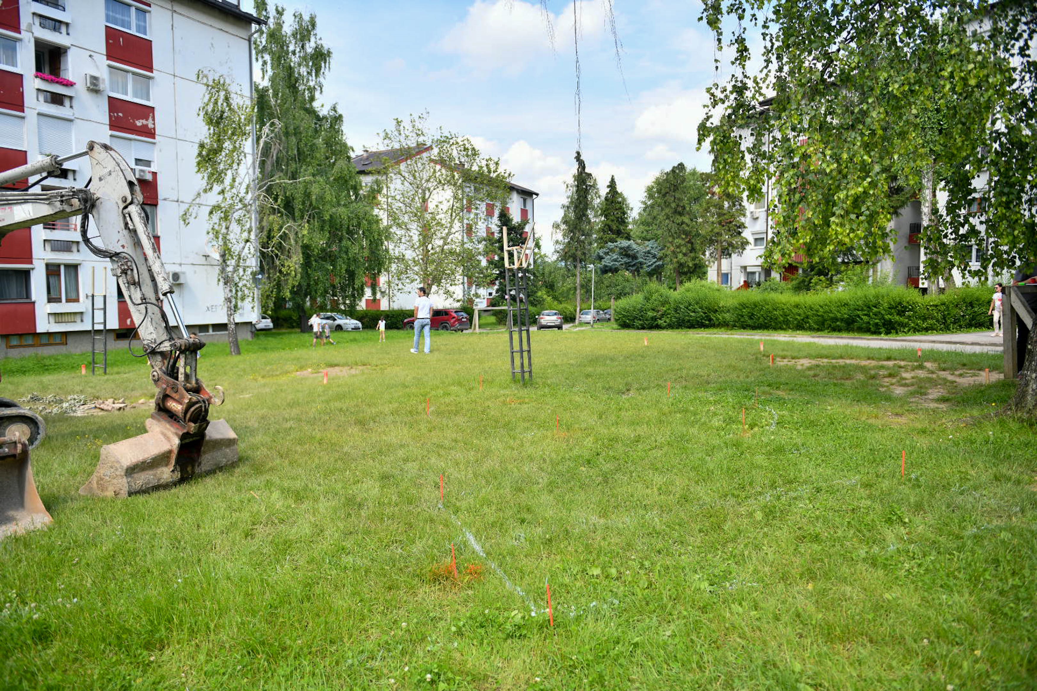 POČELI RADOVI Starčevica dobija novo mjesto za dječiju igru i odmor (FOTO)