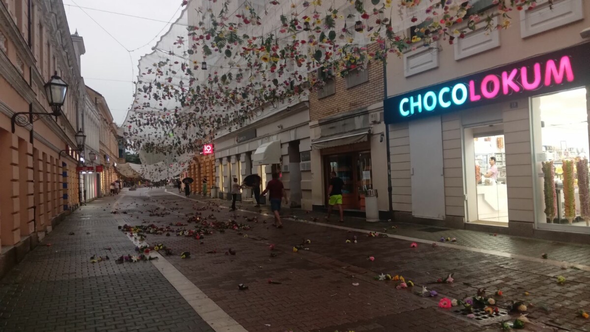 Nevrijeme uništilo dekoraciju u Gospodskoj ulici