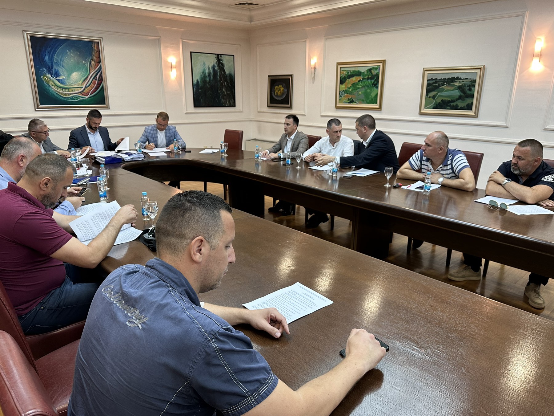 “PRAVITE MAJMUNA OD MENE” Kolegijum počeo raspravom Lazića i Ninkovića (VIDEO)