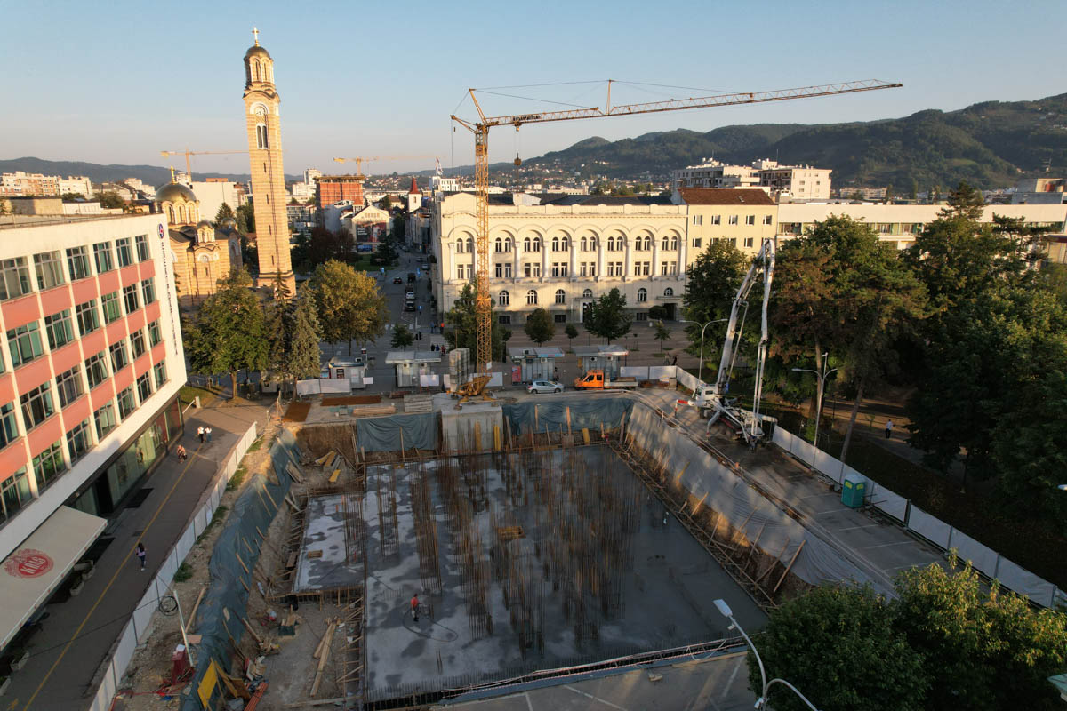 Počelo izlijevanje temeljne ploče za izgradnju Centralnog spomen-obilježja u Banjaluci (FOTO)