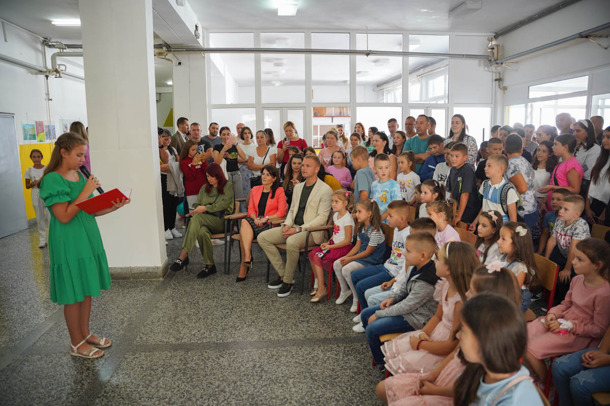 STANIVUKOVIĆ NA PRIREDBI Školarcima OŠ „Branislav Nušić“ poželio srećan početak škole (FOTO, VIDEO)