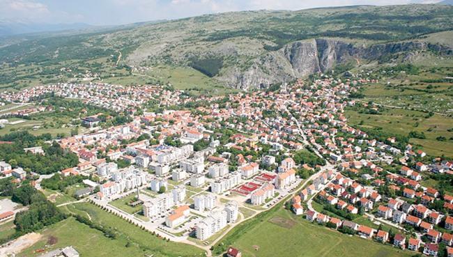 TEŽAK ŽIVOT SRBA U LIVNU Bez vode u 21. vijeku, skupljaju kišnicu