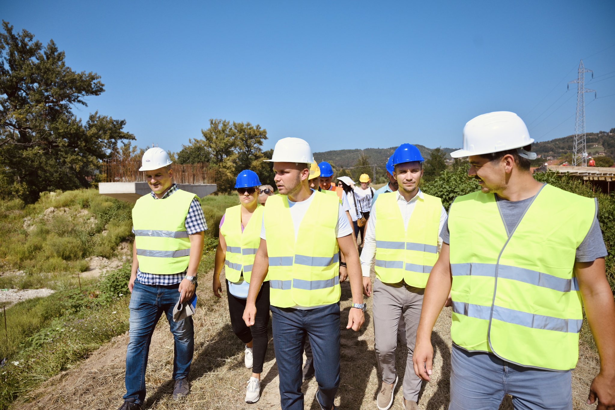 NIČU MOSTOVI, NOVO ŠETALIŠTE, SPOMENIK…U Banjaluci aktivno 100 gradilišta (VIDEO)