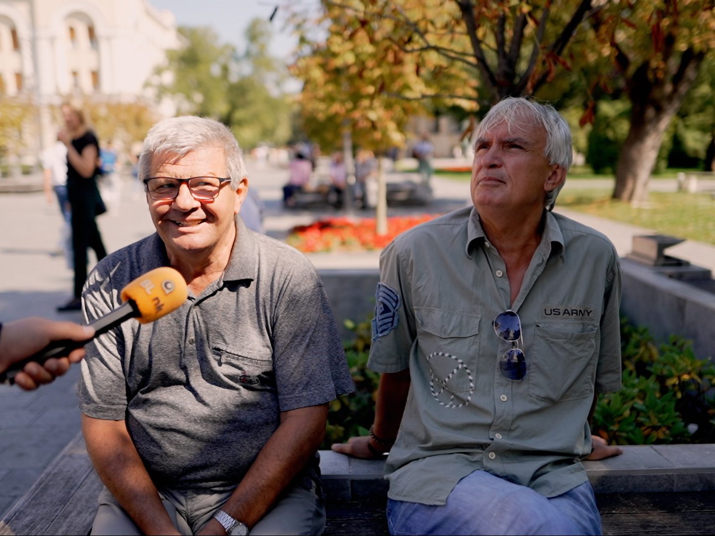 “ODEŠ BUDALA, DOĐEŠ PAMETAN” Pitali smo Banjalučane da li bi vratili obavezan vojni rok (VIDEO)