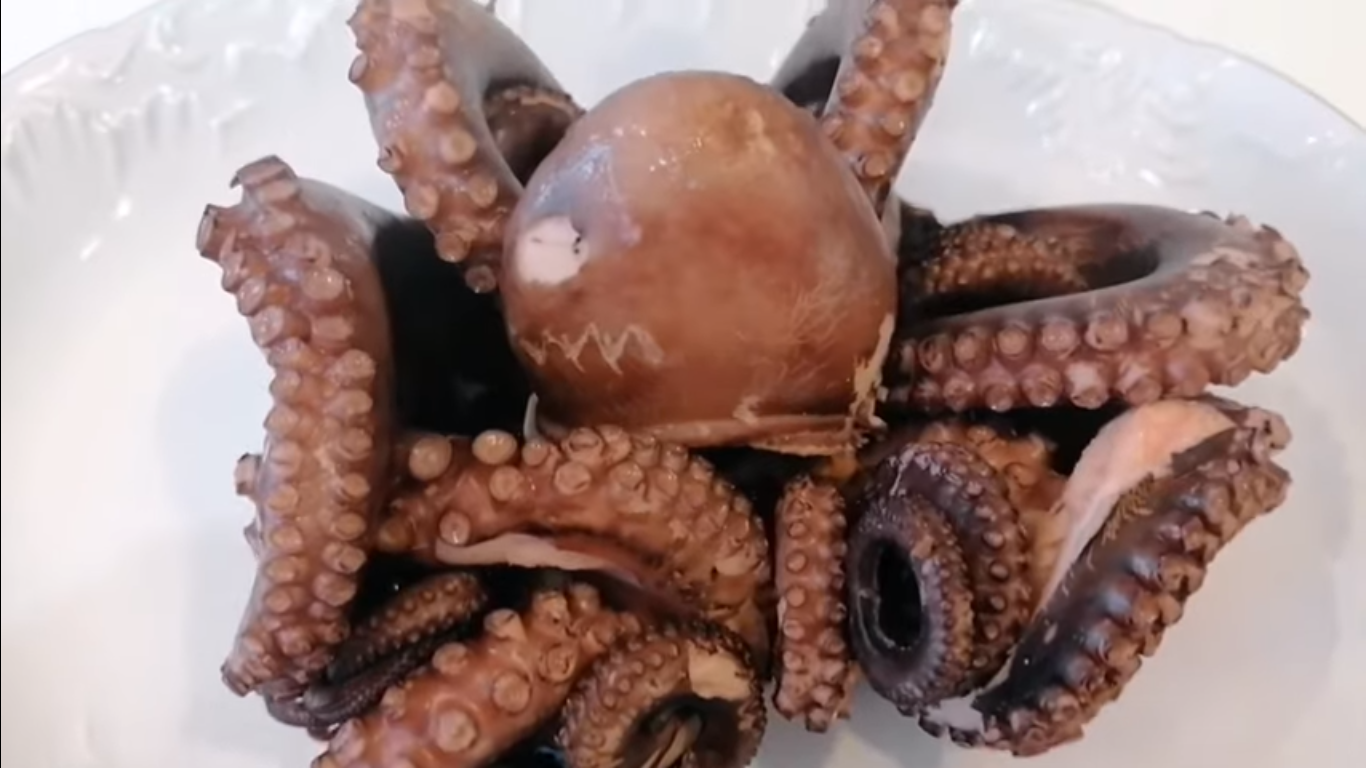 Umro jedući “živu hobotnicu”