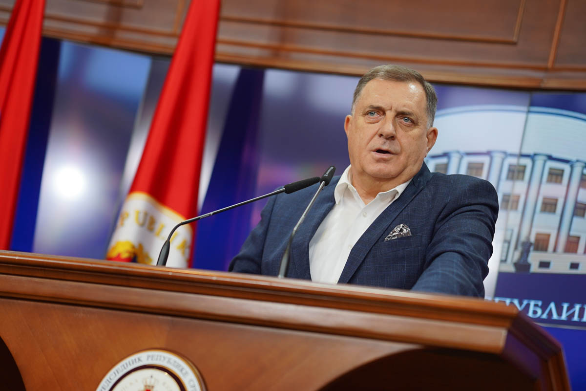 Dodik potvrdio da SNSD izlazi na izbore, tvrdi da je odluka “pod moranje”