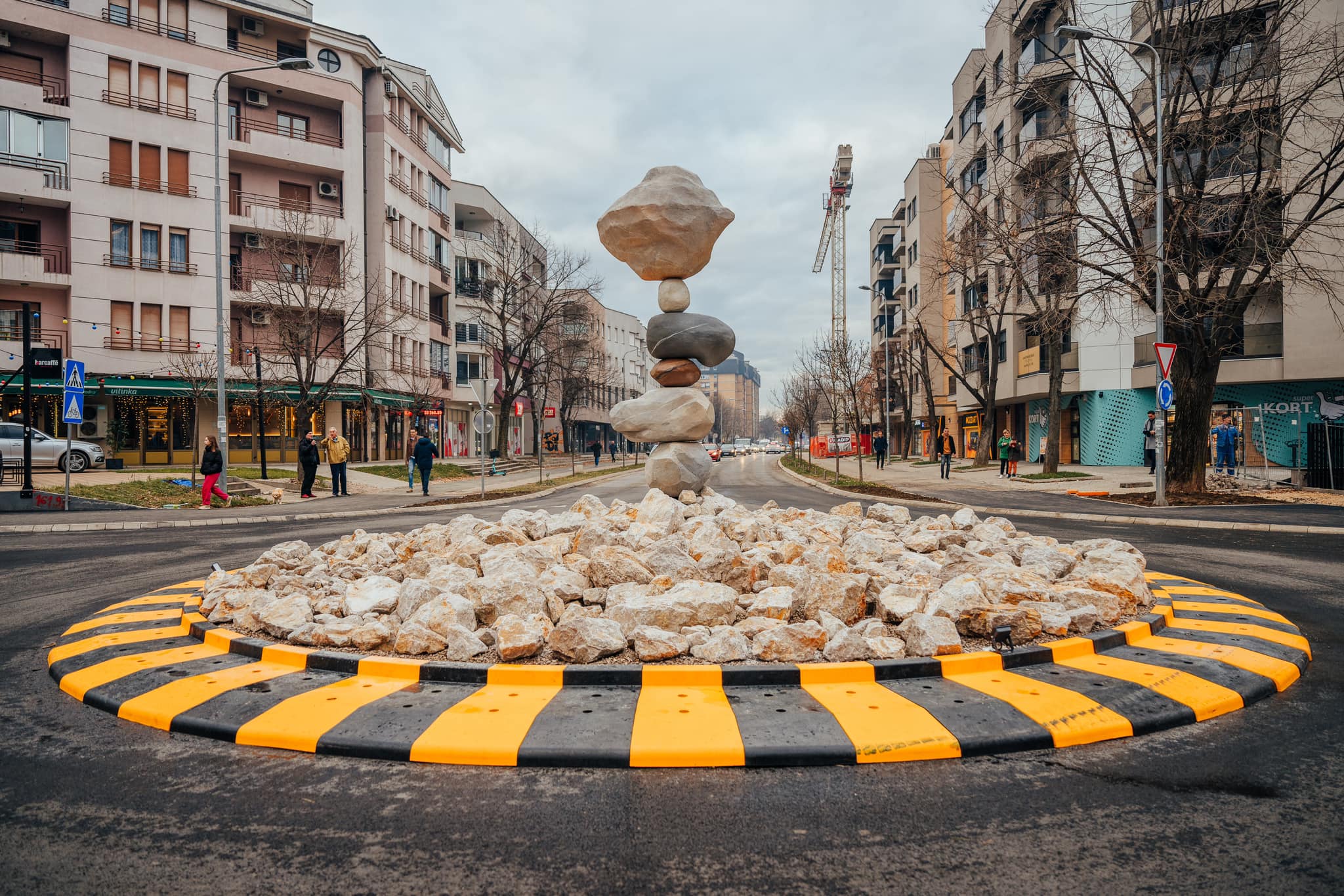 Evo šta predstavlja skulptura u novom kružnom toku u Banjaluci (VIDEO)