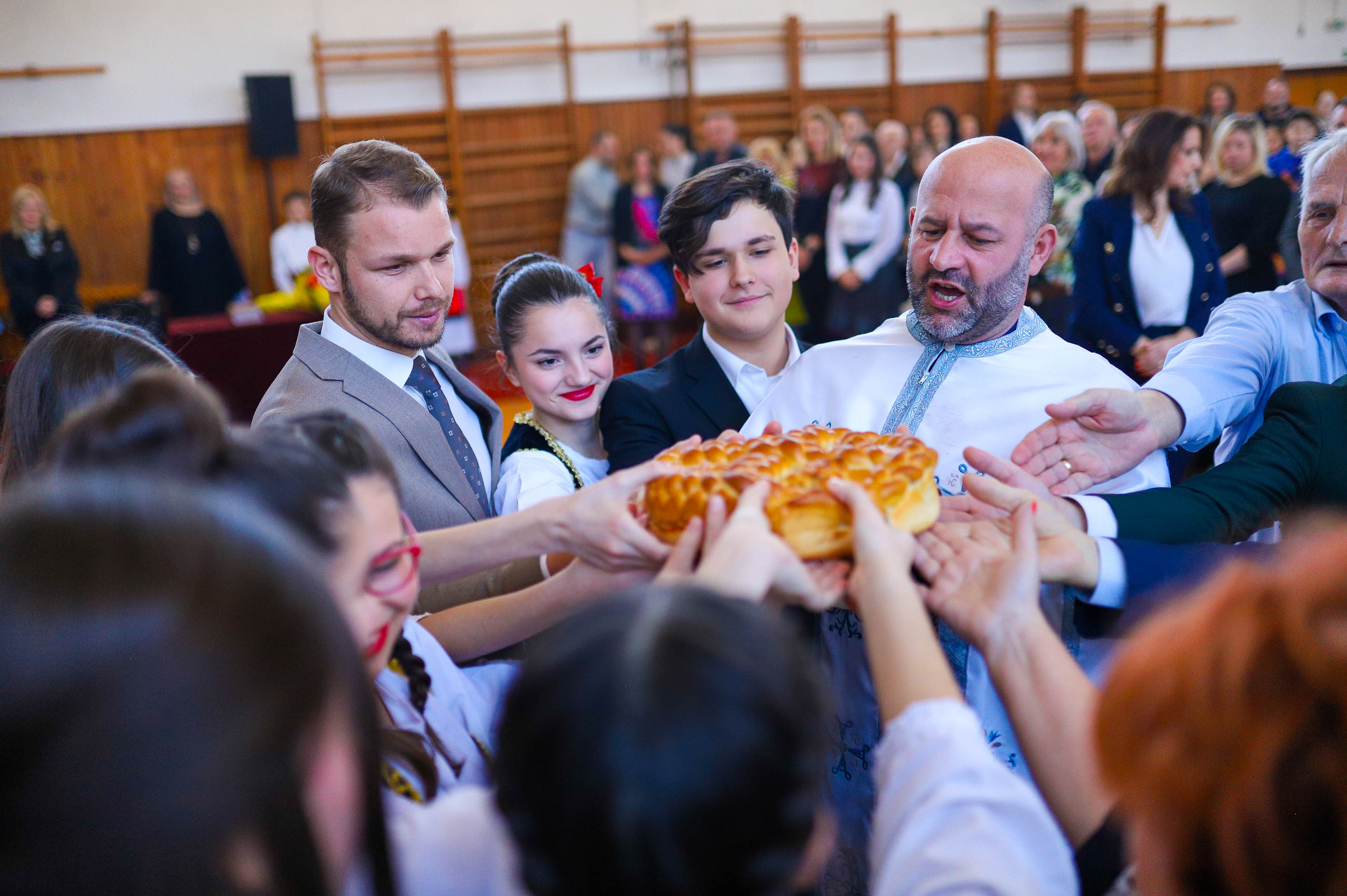 Gradonačelnik prisustvovao proslavi školske slave i u OŠ „Aleksa Šantić“ (FOTO)