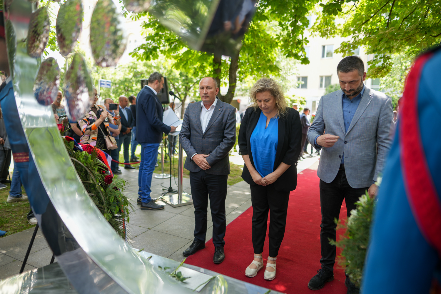 Položeni vijenci i cvijeće na spomen-obilježje “Život” (FOTO)