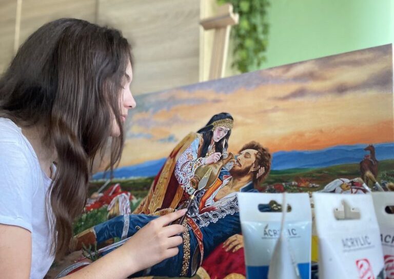 CRTA OD DJETINJSTVA Elena naslikala repliku “Kosovke djevojke” (FOTO)