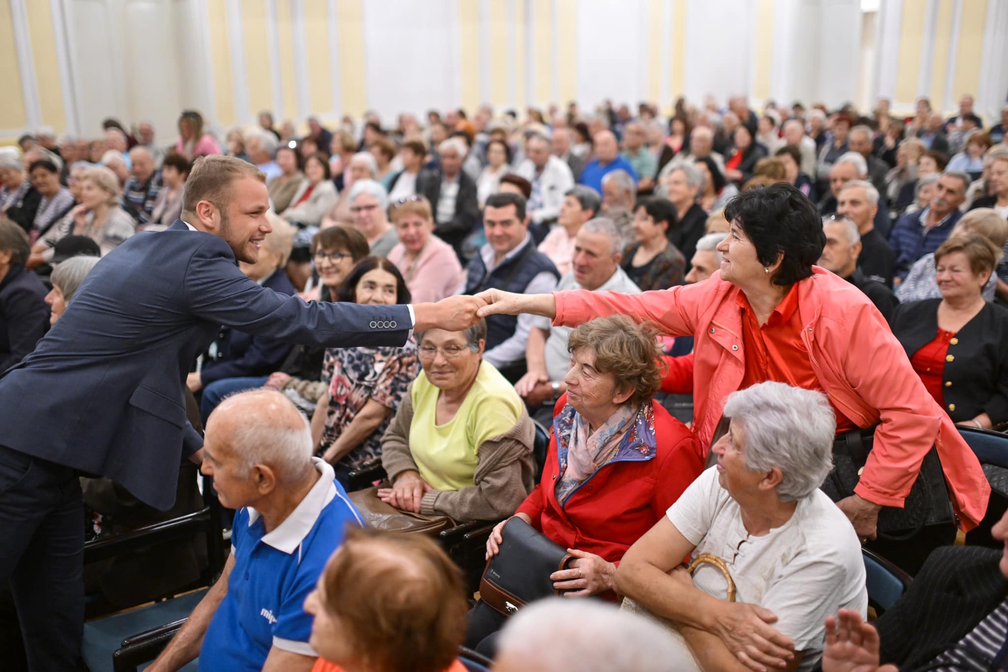 ZALAGANJE ZA BOLJI ŽIVOT Uručene nove kartica za besplatan javni prevoz penzionerima