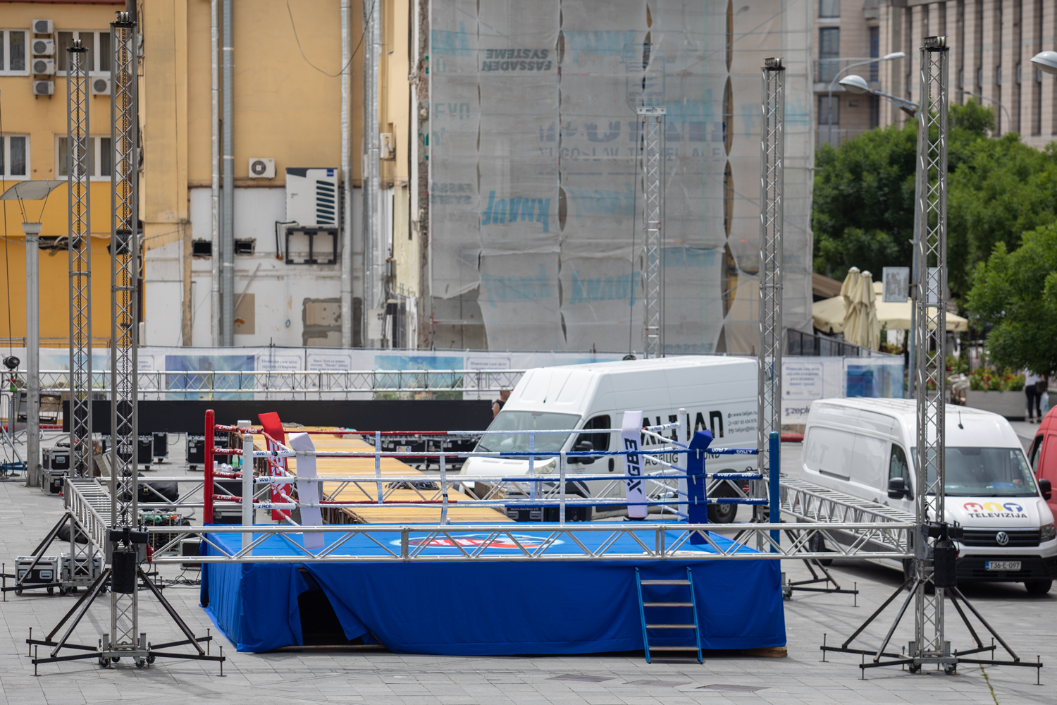 U centru Banjaluke postavljen ring, od sutra bokserski mečevi (FOTO)