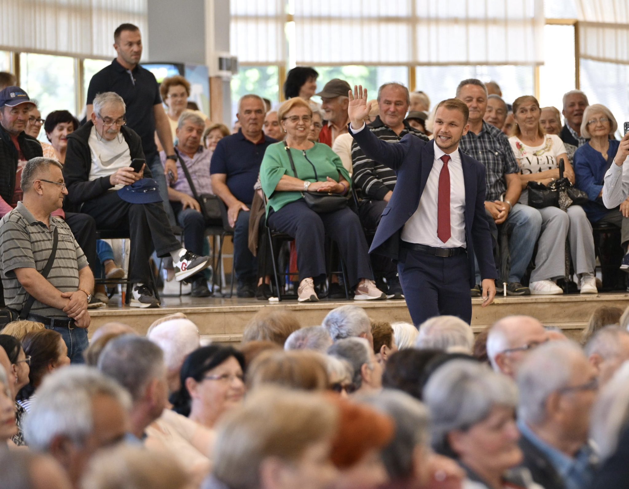 Još 500 penzionera obradovano besplatnim javnim prevozom (FOTO)