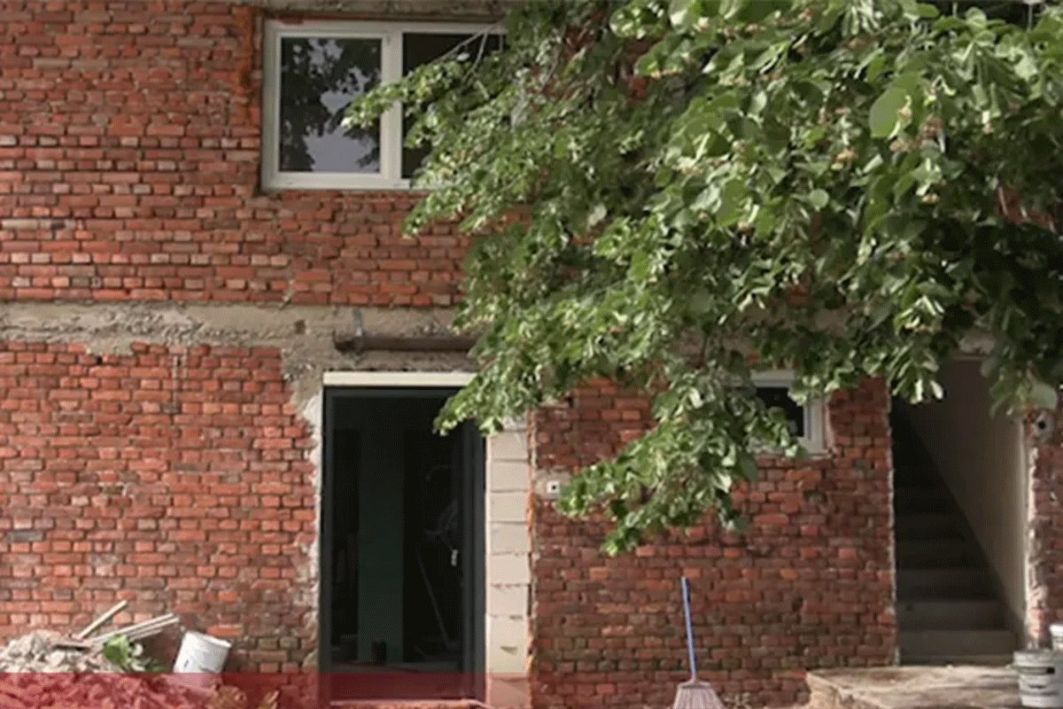 Devetočlana porodica Kostadinović počela obnovu kuće