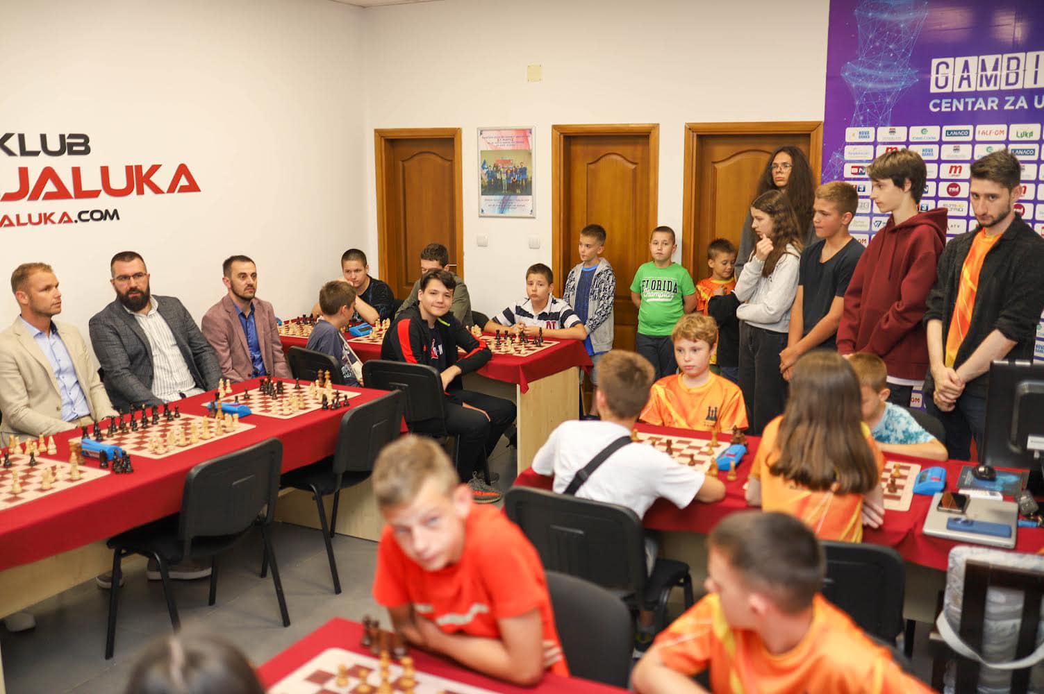 “MLADI ŠAMPIONI” Stanivuković sa saradnicima posjetio šahovski klub „Gambit“