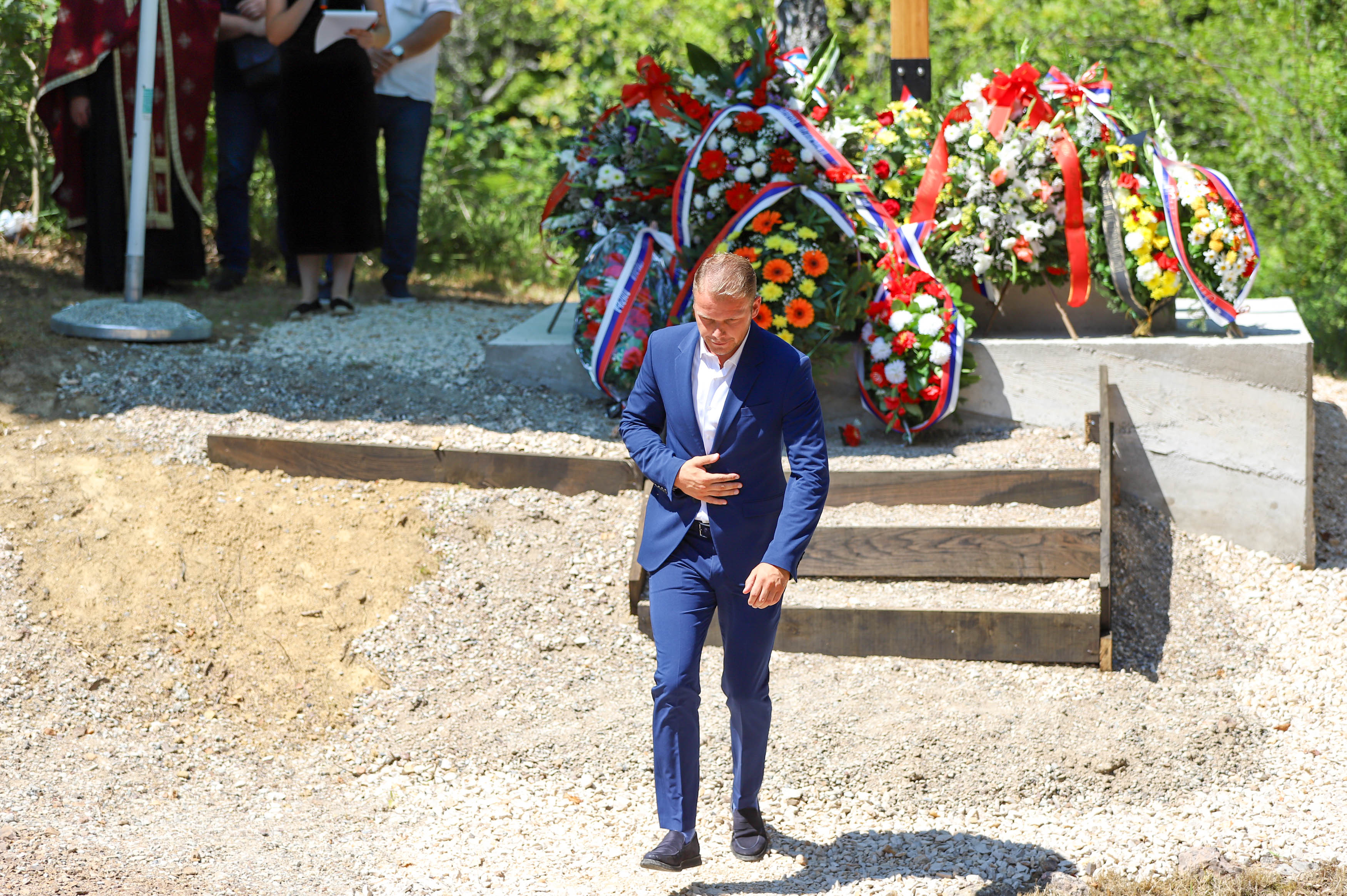 “Naš narod je vaskrsao” Obilježeno 83 godine od stradanja Srba u Prijakovcima, parastosu prisustvovao Stanivuković (FOTO)