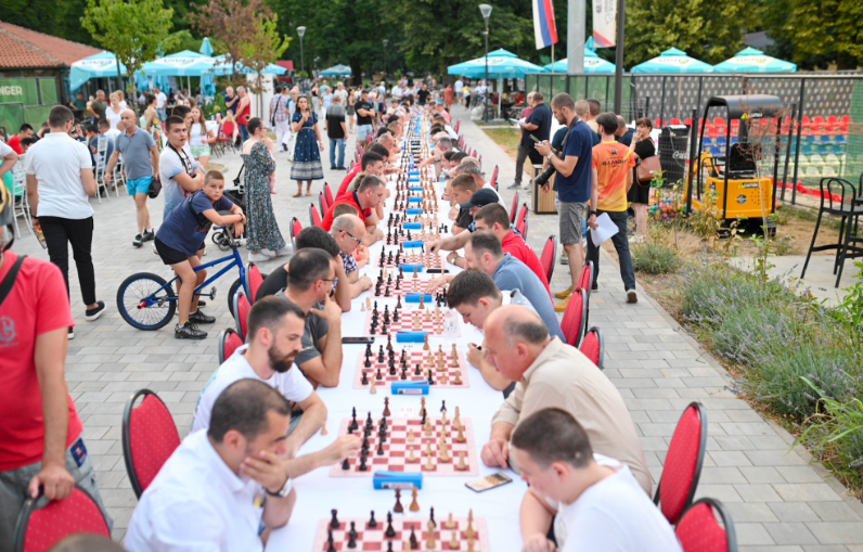 JEDINSTVENA MANIFESTACIJA Počelo “Banjalučko šahovsko ljeto” (FOTO)