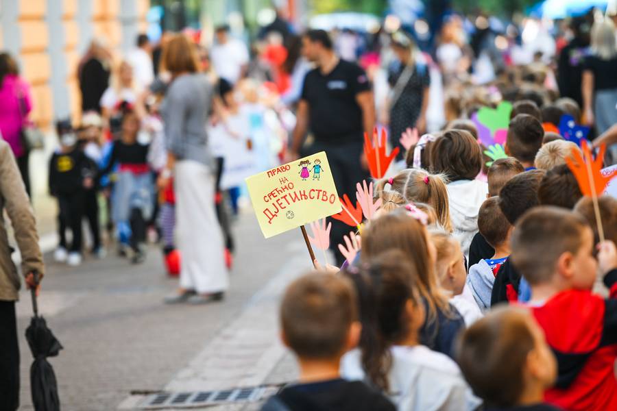 Bez obzira na brojne apele: Djeca su “UKRAS” predizborne kampanje