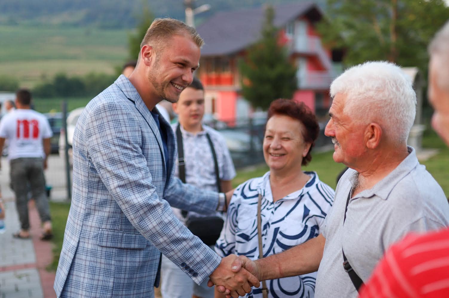 “Ulažemo u svaki dio grada” Zelenci na Manjači dobili rasvjetu