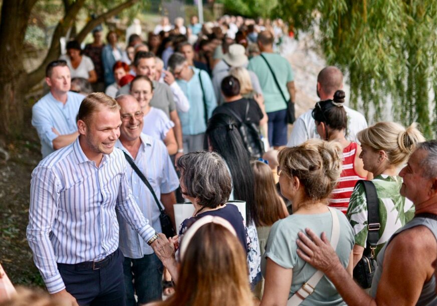 “Iza tebe ostaju tragovi” Građani zahvalili Stanivukoviću na predivnom šetalištu uz Vrbas (VIDEO)