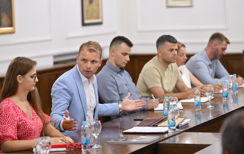 Stanivuković na sastanku sa izvođačima radova najvažnijih projekata (FOTO)