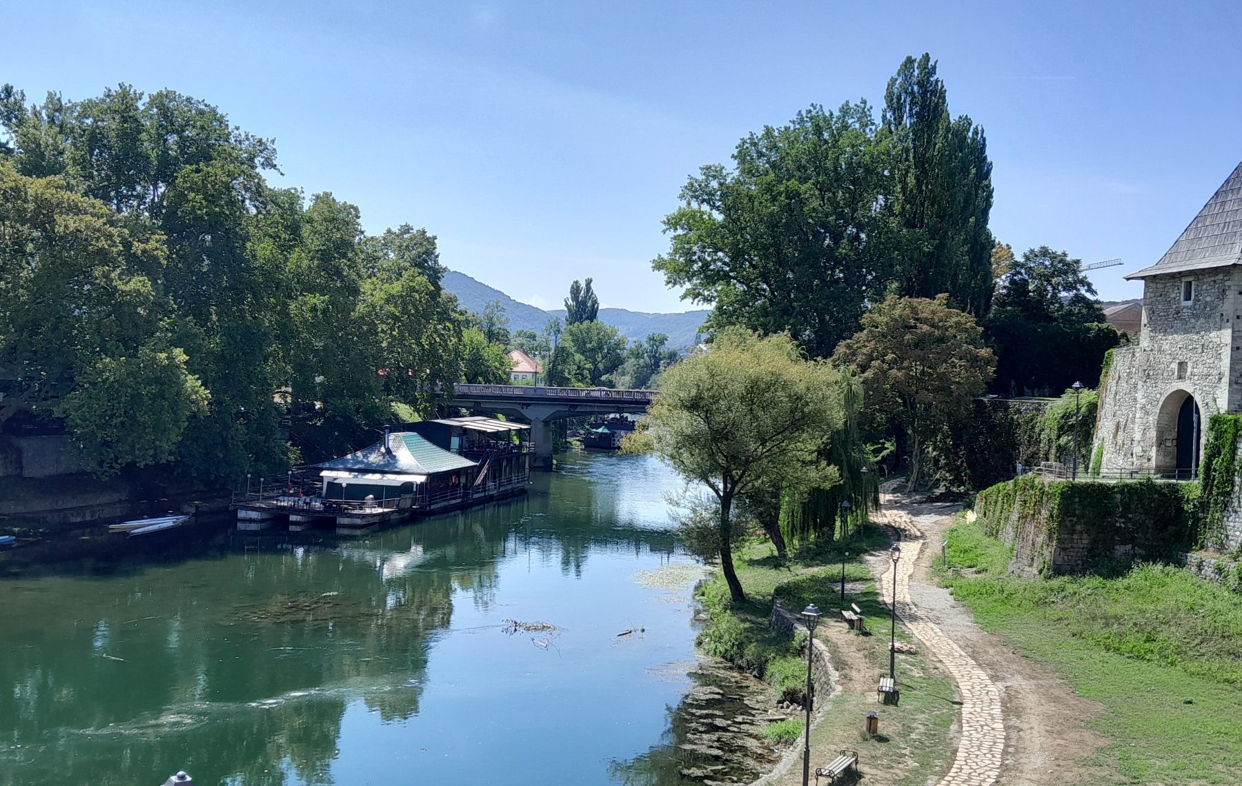 Gradski most sada sija po noći