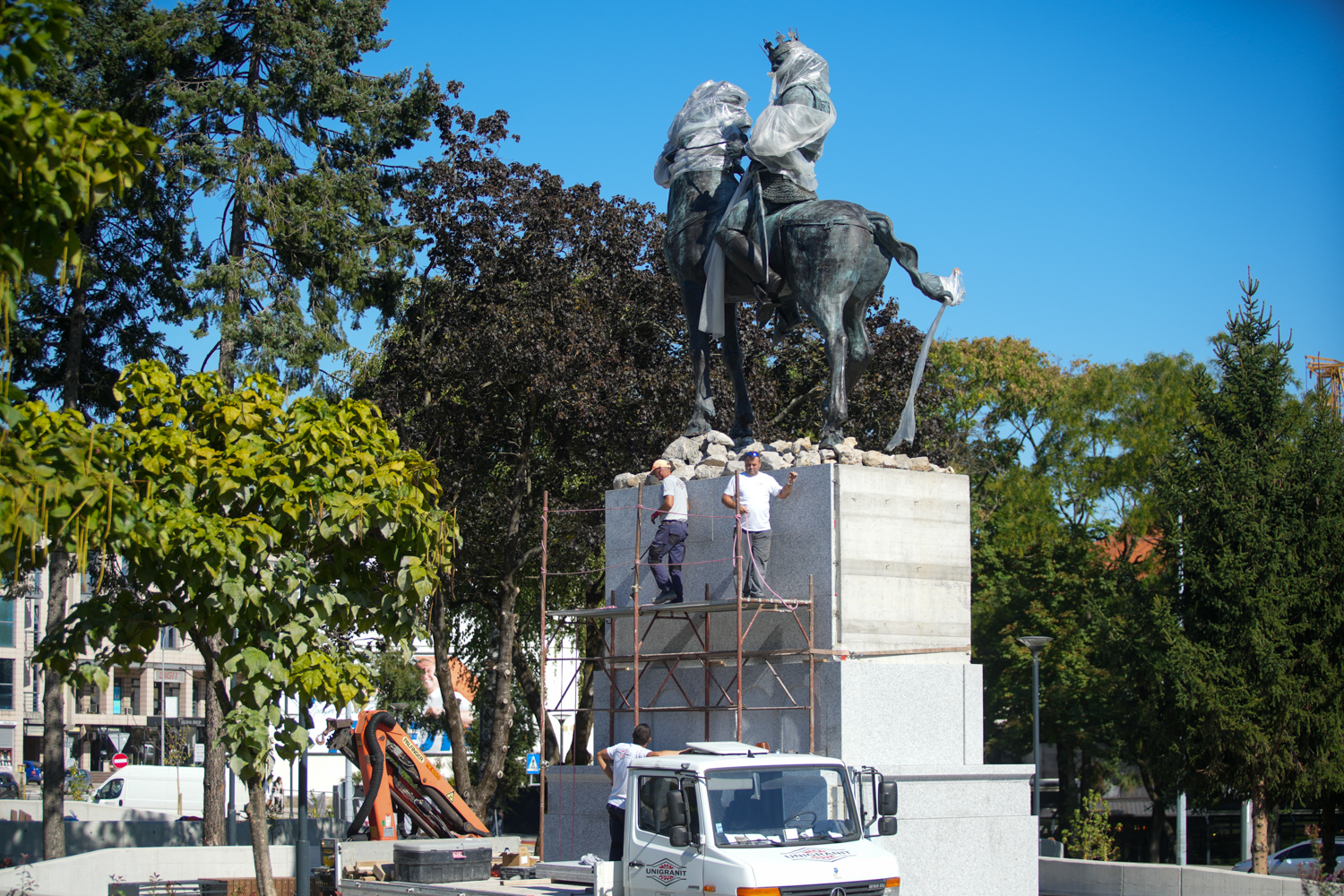 ZAVIRITE U NOVO MJESTO ZA ODMOR Banjaluka u srijedu otkriva spomenik kralju Tvrtku I Kotromaniću (FOTO)