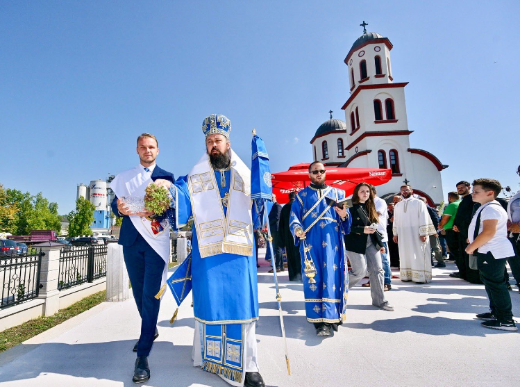 Stanivuković kumovao pri osvećenju temelja crkvenog doma u Dervišima (FOTO)