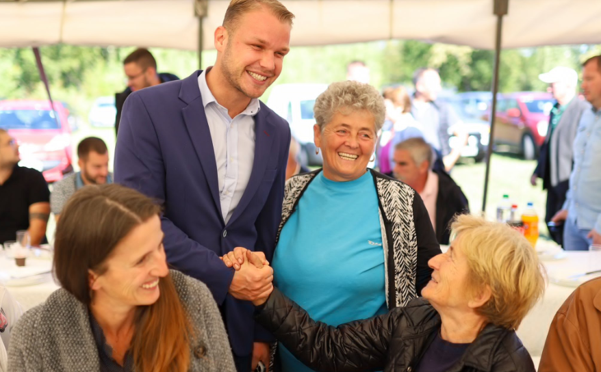 Stanivuković sa mještanima na osvećenju novoizgrađenog hrama u Rekavicama (FOTO)