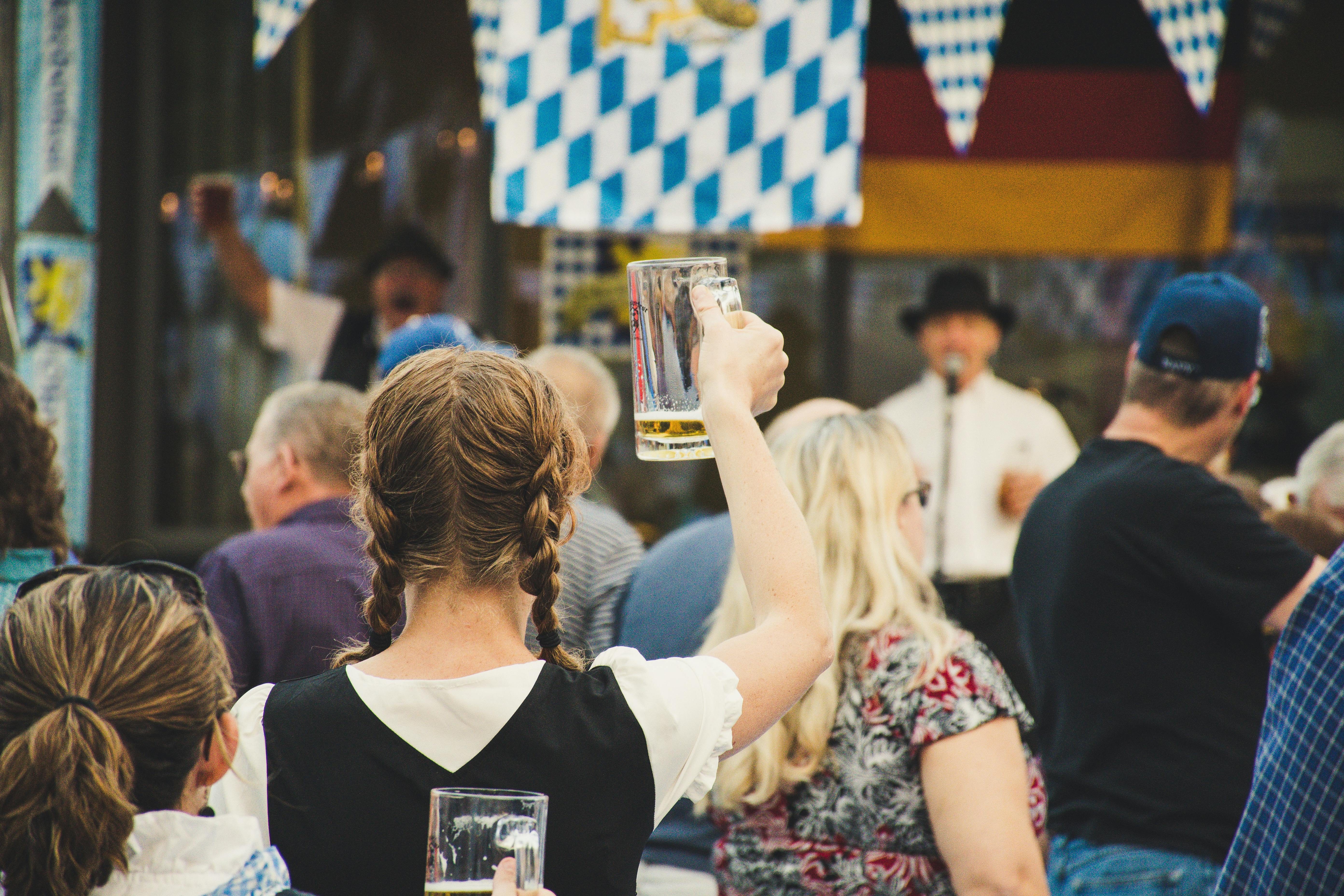 OKTOBERFEST PAPRENO SKUP Najjeftinije pivo košta 15,30 evra