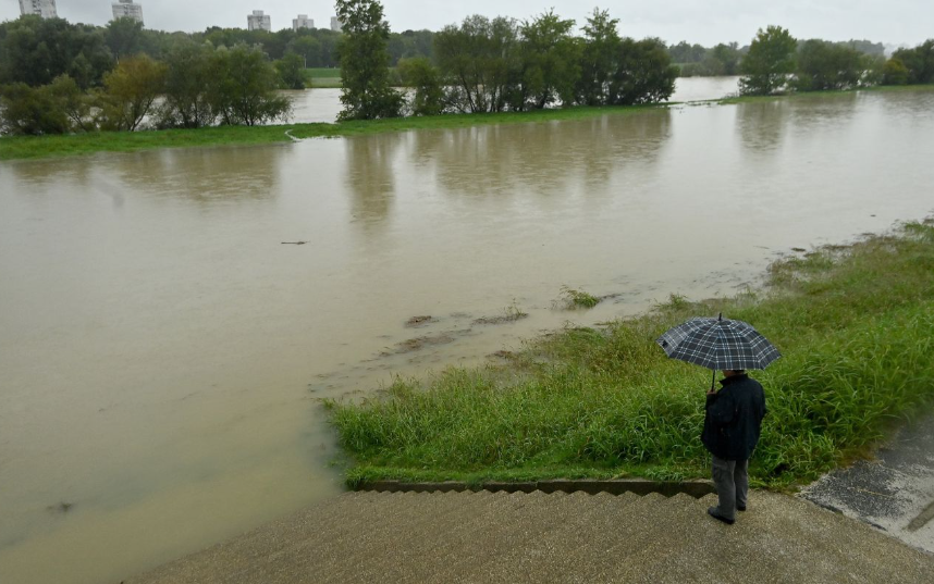 Poplave prijete kućama: Izlila se Sava u Hrvatskoj