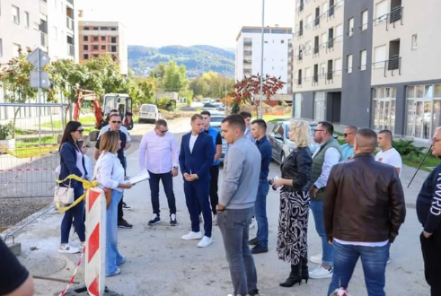 Vrijednost projekta 1,2 miliona maraka: Stanivuković obišao radove na izgradnji vrelovoda (FOTO)